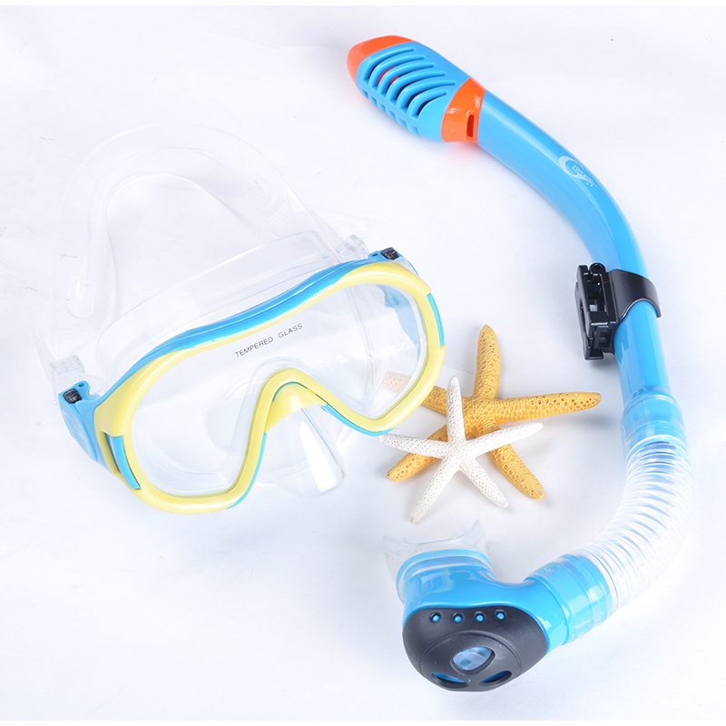Silicone and tempered glass scuba mask and snorkel